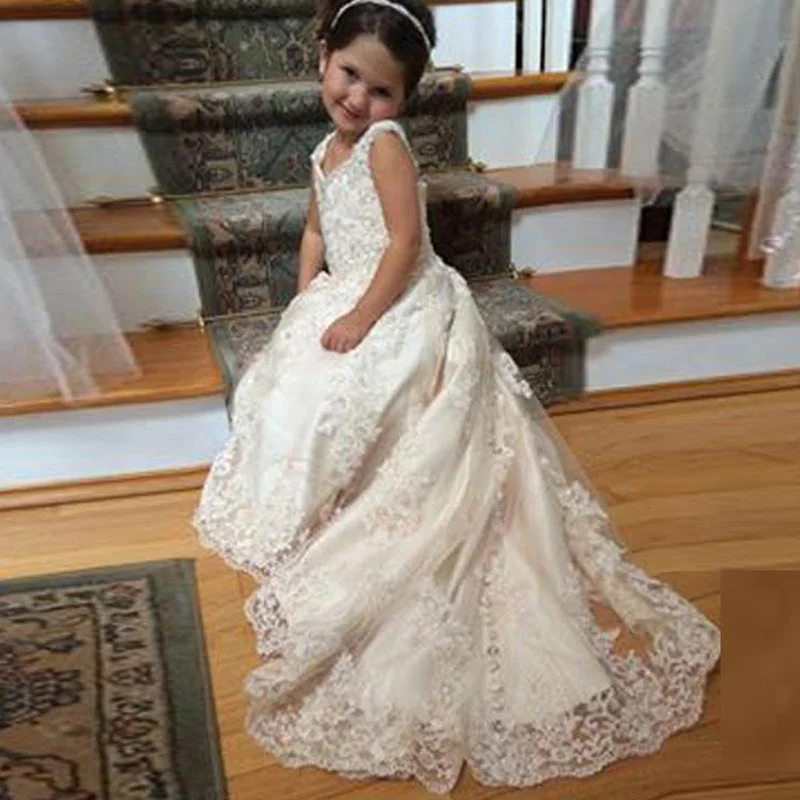 Formal Outfit For Women Soft Textures Lovely lace Flower Girl Dresses Little Child Ball Gown Floor Length First Communion Gown SP681