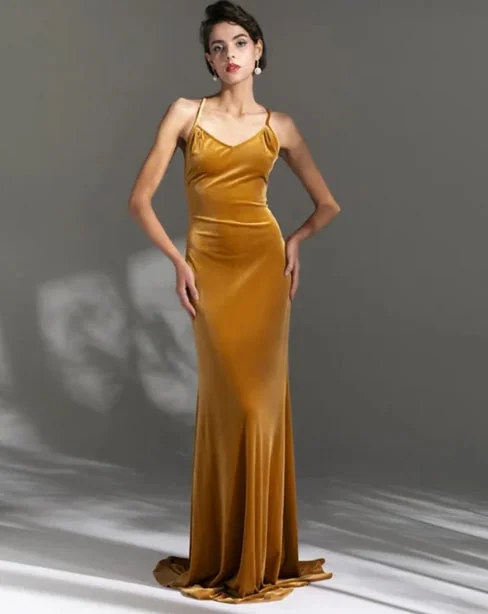 Women's Casual Wear Outfit Luxury Style Velvet Mermaid Bridesmaid Dresses Open Back V Neck Evening Gowns